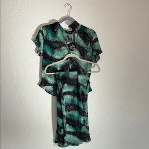 NWT Women's Green and Black Pajama Set